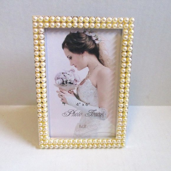 *Faux Pearl Accent Photo Frame - 4" x 6" - Victorian Inspired - Picture 1 of 4